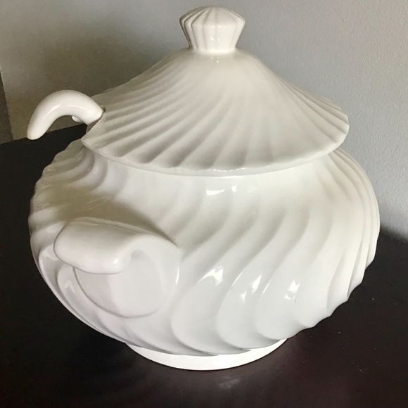 Ceramic Soup Tureen - Picture 4 of 9
